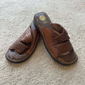 Women’s Earth Shoe brown sandals 8.5
